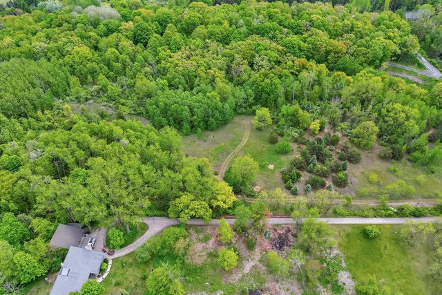 1804 SHALOM DRIVE, West Bend, WI 53090