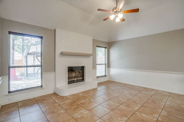 736 High Crest Drive, Azle, TX 76020