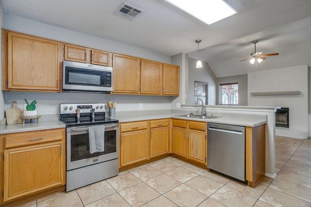 736 High Crest Drive, Azle, TX 76020