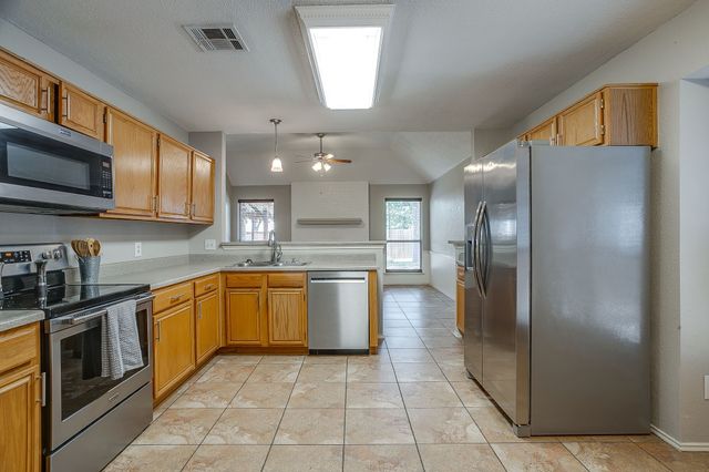 736 High Crest Drive, Azle, TX 76020