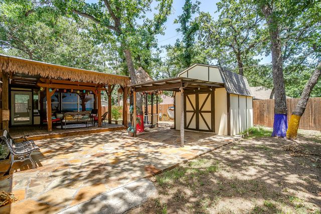 736 High Crest Drive, Azle, TX 76020
