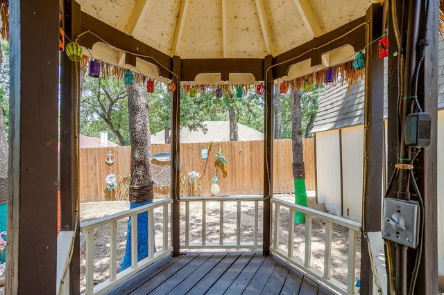 736 High Crest Drive, Azle, TX 76020