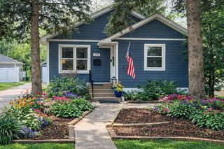 490 Carleton Avenue, Glen Ellyn, IL 60137