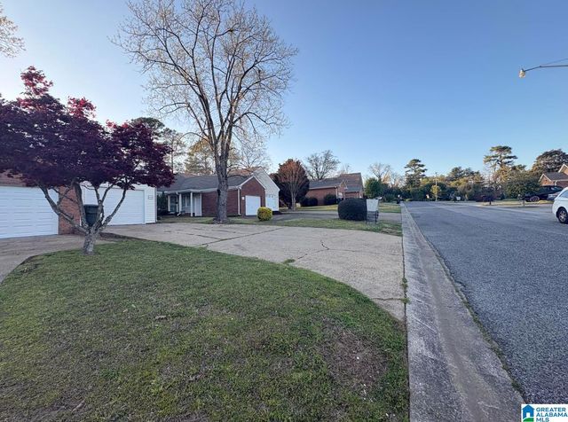 1022 VESTAVIA MANOR DRIVE, Vestavia Hills, AL 35216