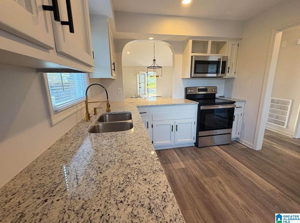 1022 VESTAVIA MANOR DRIVE, Vestavia Hills, AL 35216