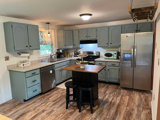 196 Tanglewood Drive, Henniker, NH 03242