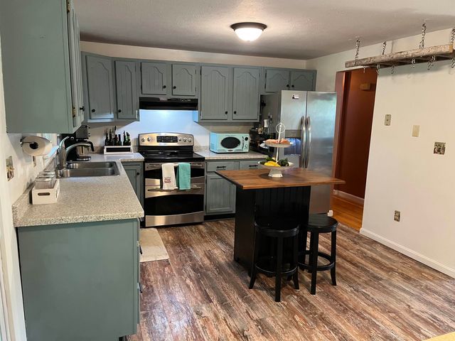 196 Tanglewood Drive, Henniker, NH 03242