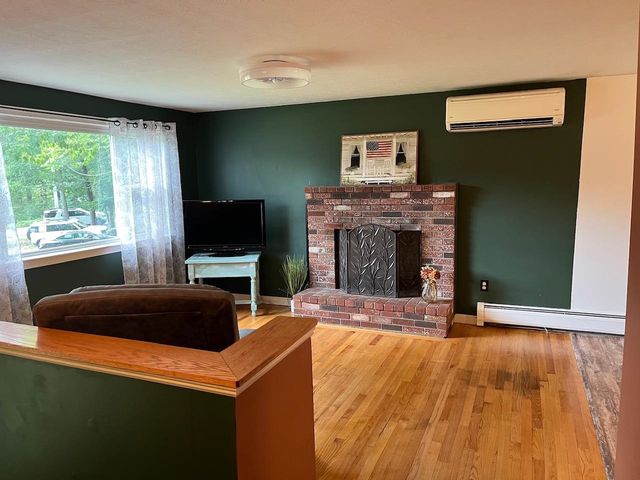 196 Tanglewood Drive, Henniker, NH 03242