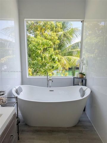 1895 NE 118th Rd, North Miami, FL 33181