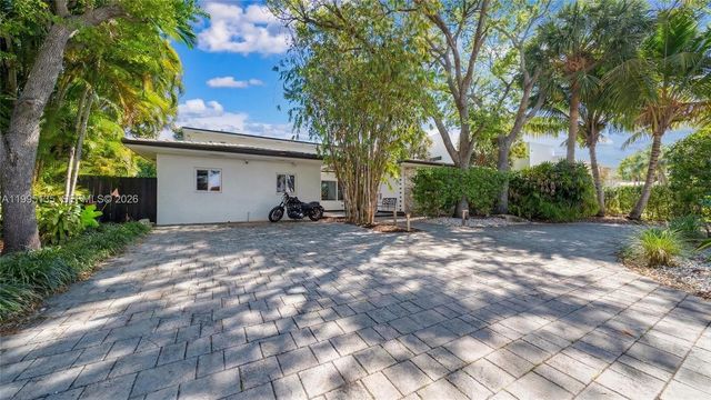 1895 NE 118th Rd, North Miami, FL 33181