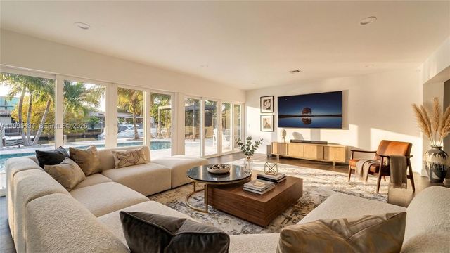 1895 NE 118th Rd, North Miami, FL 33181