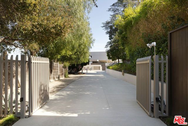 15210 Antelo Place, Los Angeles, CA 90077