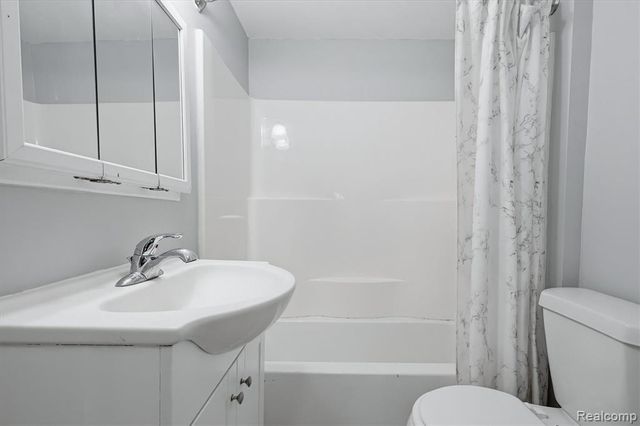 27320 Hampden Street, Madison Heights, MI 48071