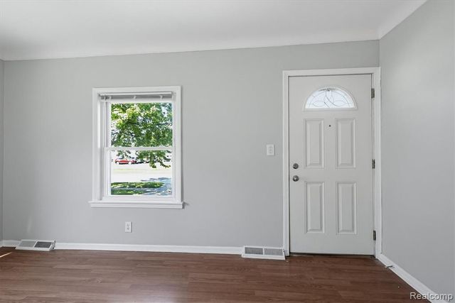 27320 Hampden Street, Madison Heights, MI 48071