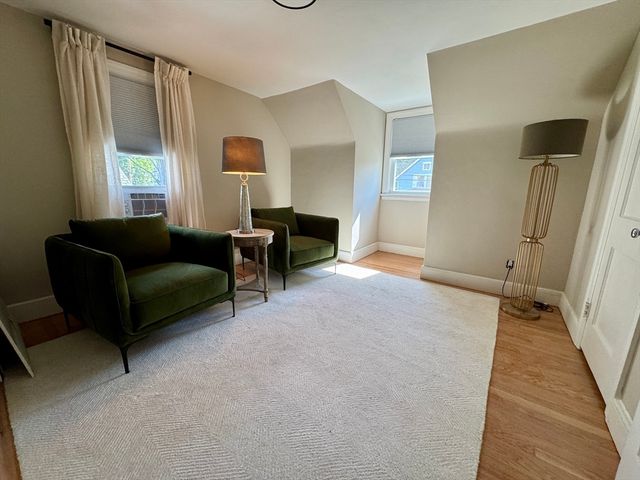 26 Grandview St, Springfield, MA 01118
