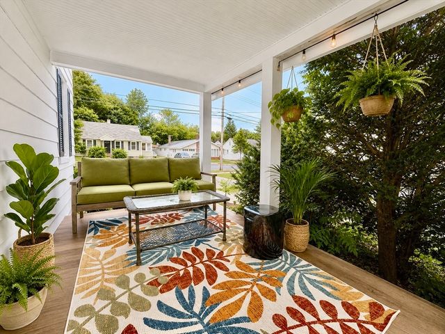 26 Grandview St, Springfield, MA 01118