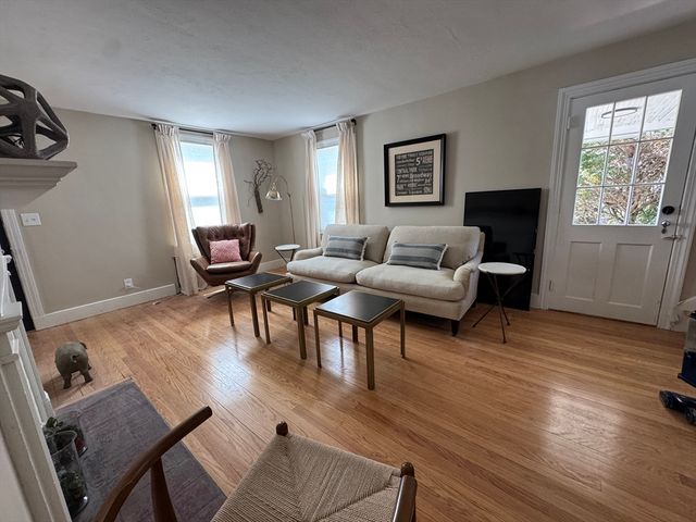 26 Grandview St, Springfield, MA 01118