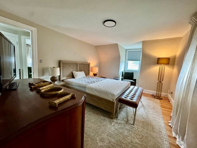 26 Grandview St, Springfield, MA 01118