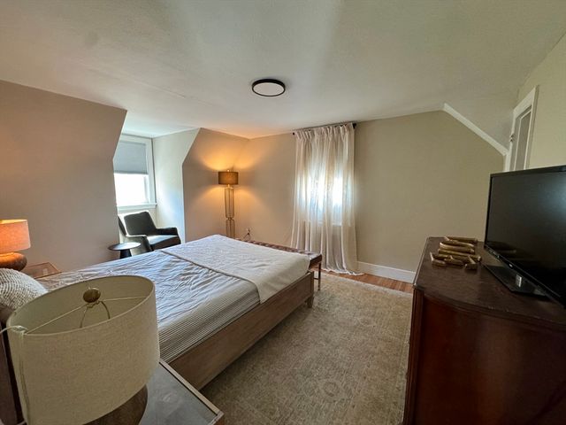 26 Grandview St, Springfield, MA 01118