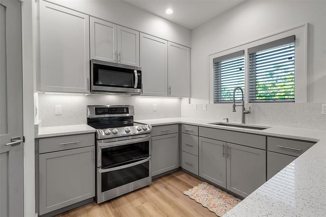 105 SHORE ROAD, Nokomis, FL 34275