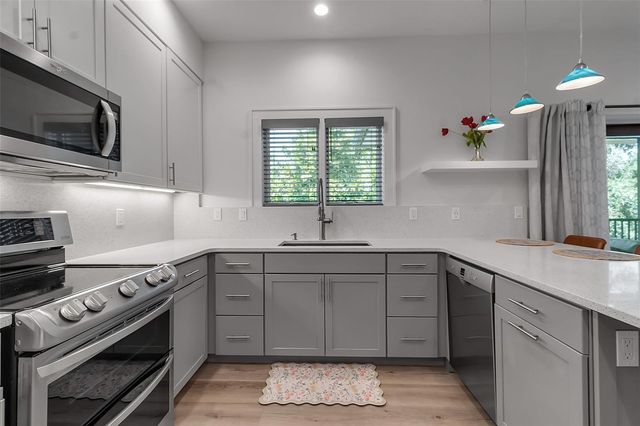 105 SHORE ROAD, Nokomis, FL 34275