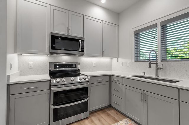 105 SHORE ROAD, Nokomis, FL 34275