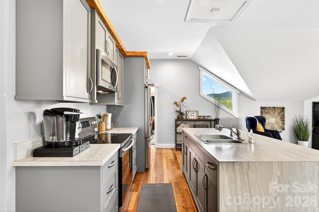 626 Old Lytle Cove Road, Swannanoa, NC 28778