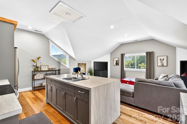 626 Old Lytle Cove Road, Swannanoa, NC 28778