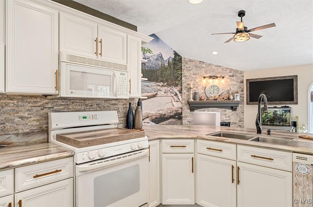 6652 East Sorrell Hill Road, Van Buren, NY 13164