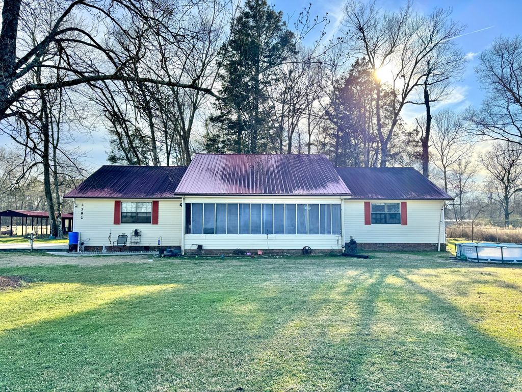 2582 E Valley Rd, Jasper, TN 37347