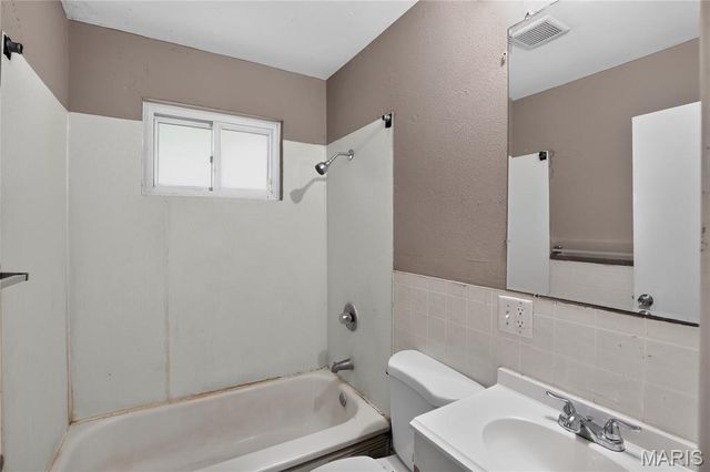 10829 Glen Garry Road, St Louis, MO 63137