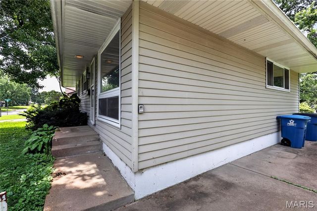 10829 Glen Garry Road, St Louis, MO 63137