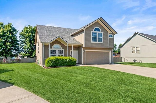 2103 Patti Lane, Greenwood, MO 64034