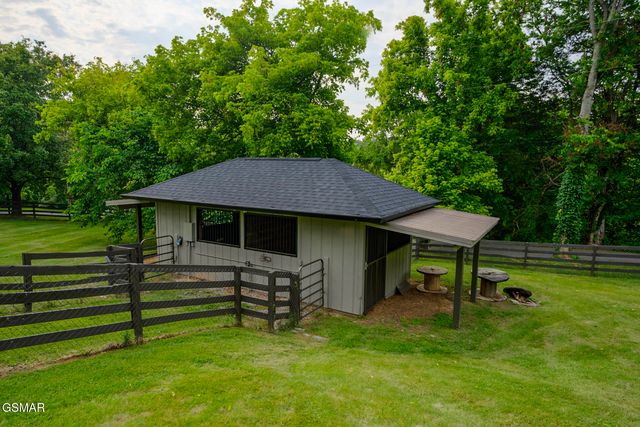 1121 Cummings Chapel Road, Sevierville, TN 37862