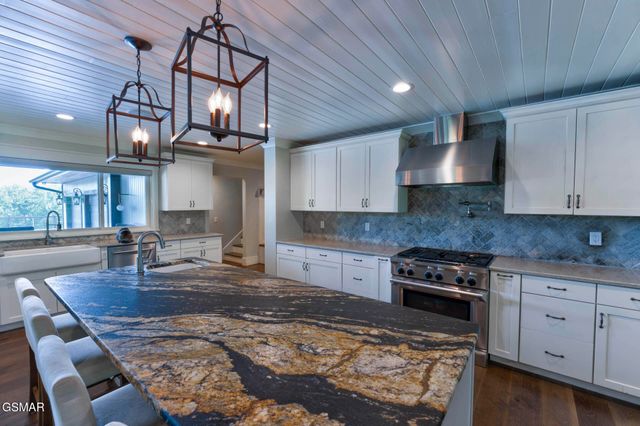 1121 Cummings Chapel Road, Sevierville, TN 37862