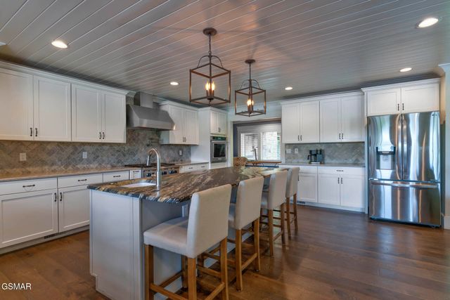 1121 Cummings Chapel Road, Sevierville, TN 37862