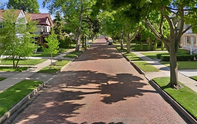 1512 College AVENUE, Racine, WI 53403