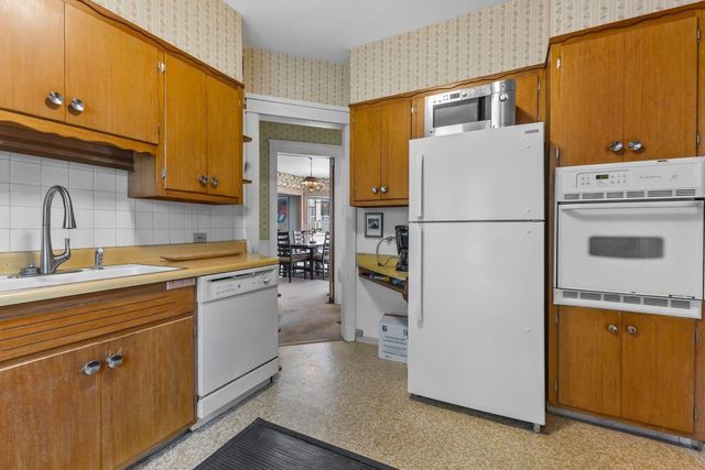 1512 College AVENUE, Racine, WI 53403