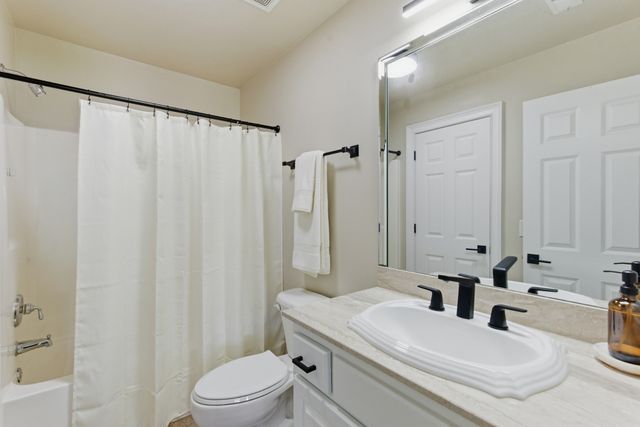 425 Ridgecrest Ln, Lebanon, TN 37087