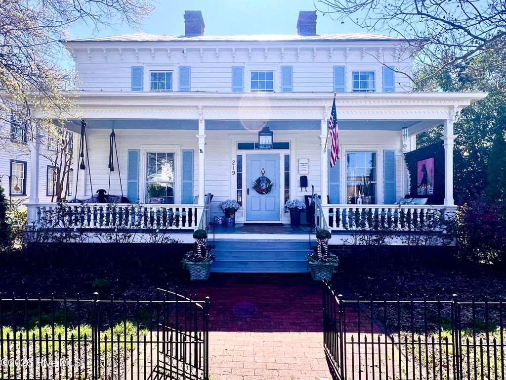 219 Pollock Street, New Bern, NC 28560
