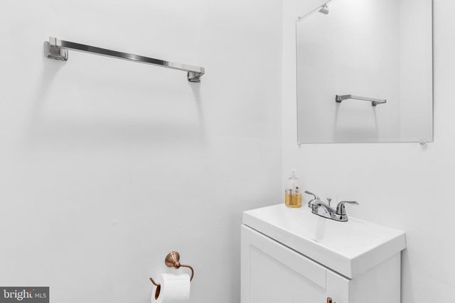 1525 OATES ST NE, Washington, DC 20002