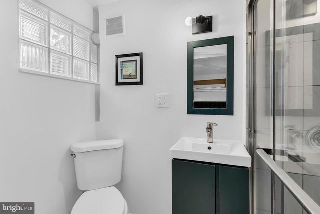 1525 OATES ST NE, Washington, DC 20002