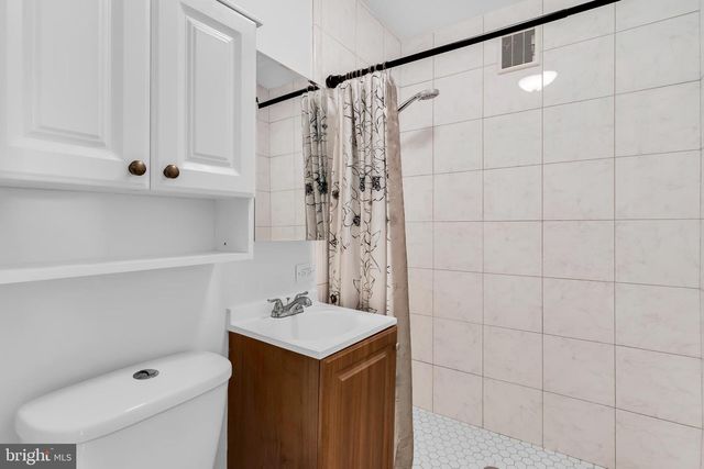 1525 OATES ST NE, Washington, DC 20002
