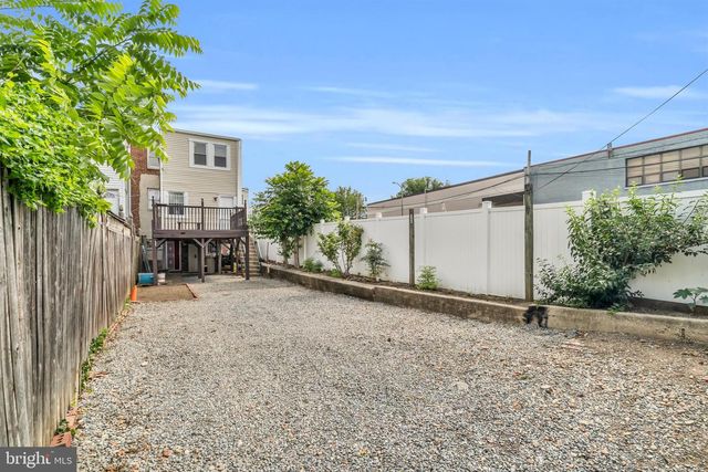 1525 OATES ST NE, Washington, DC 20002