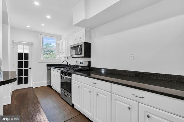 1525 OATES ST NE, Washington, DC 20002