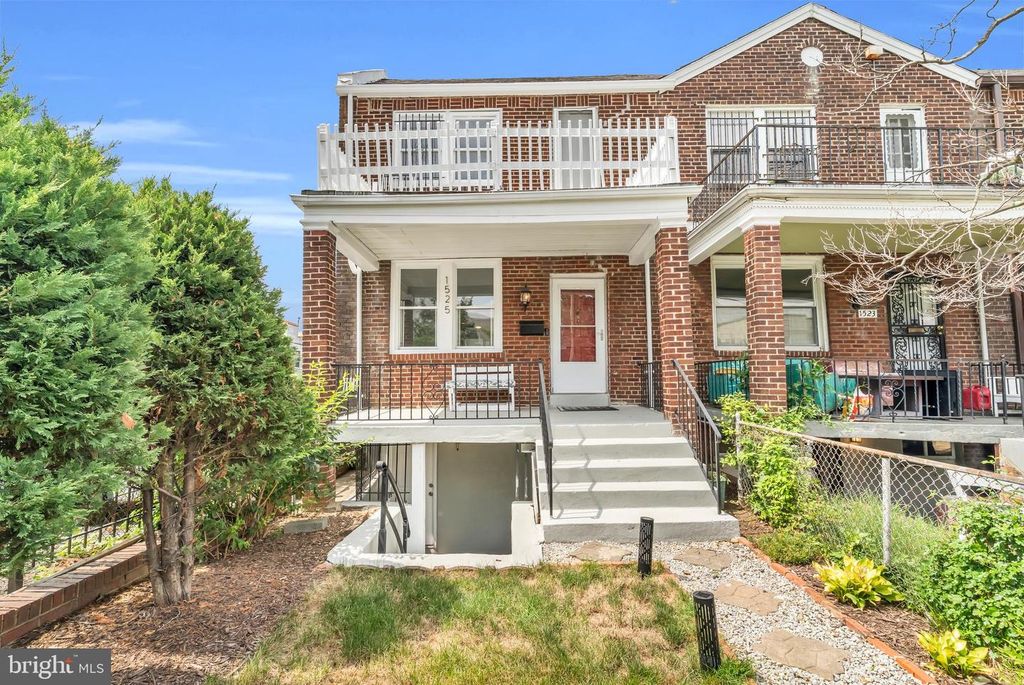 1525 OATES ST NE, Washington, DC 20002