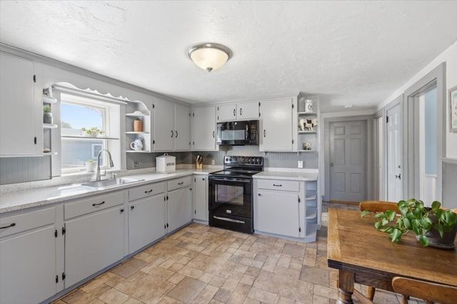 44 Brick Kiln Rd, Falmouth, MA 02536