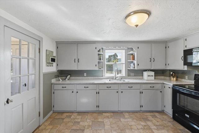 44 Brick Kiln Rd, Falmouth, MA 02536