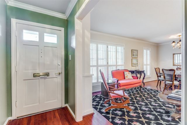 957 Roaring Springs Road, Fort Worth, TX 76114
