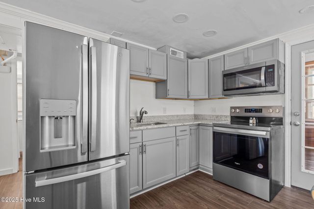 303 E Atlantic Boulevard, Atlantic Beach, NC 28512